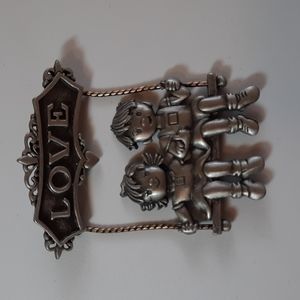 JJ, Love Brooch With Swinging Children